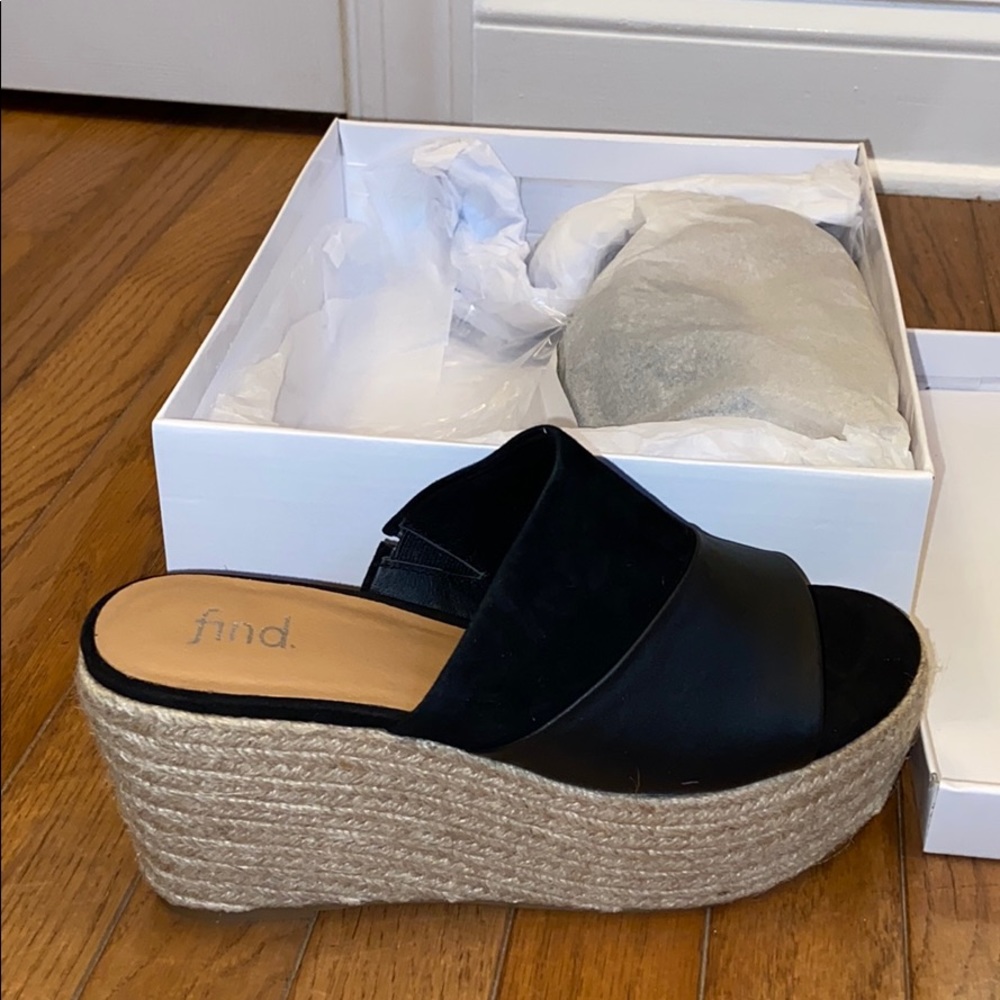 Find Sandals - BRAND NEW UNWRAPPED